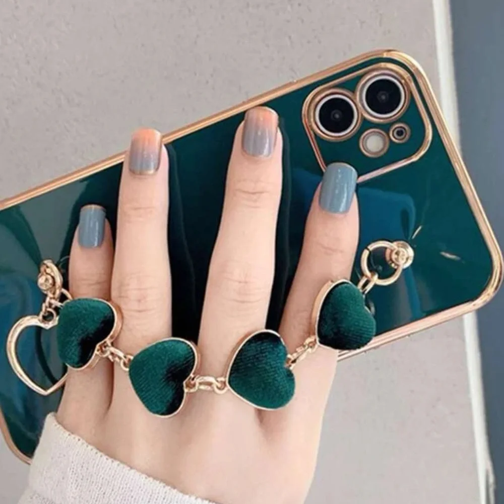 1pc iPhone 15Pro Solid Color Plated Edge Plush Heart Bracelet Phone Case
